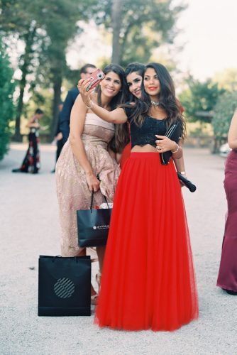 zeynab kanso wedding guests make selfie joseba sandoval