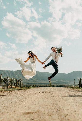 24 Creative Wedding Photo Ideas & Poses
