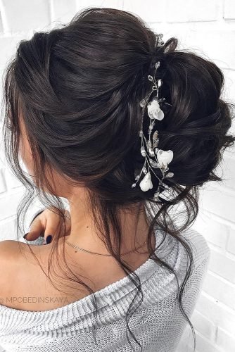 33 Curly Wedding Hairstyles From Playful To Chic Wedding Forward