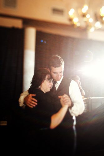wedding photo checklist and his mother heather armstrong photography