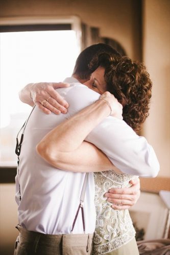 wedding photo checklist and his mother michelle gardella photography
