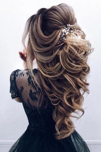 ombre wedding hairstyles curly textured cascading half up half down with hairpin elstilemodels via instagram