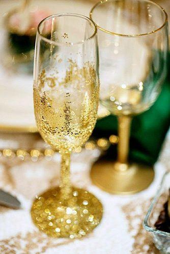 wedding glasses with gold sparkles chard photographer