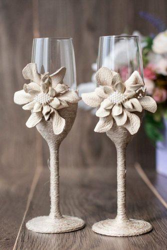 wedding glasses with lien rope and burlap flowers rusticbeachchic via facebook