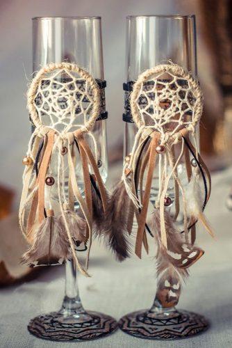 wedding glasses with lien rope and dreamcatchers rusticbeachchic via facebook