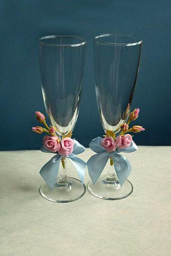 wedding glasses with pink clay roses and ribbons toy_nishan_rumkalari via instagram