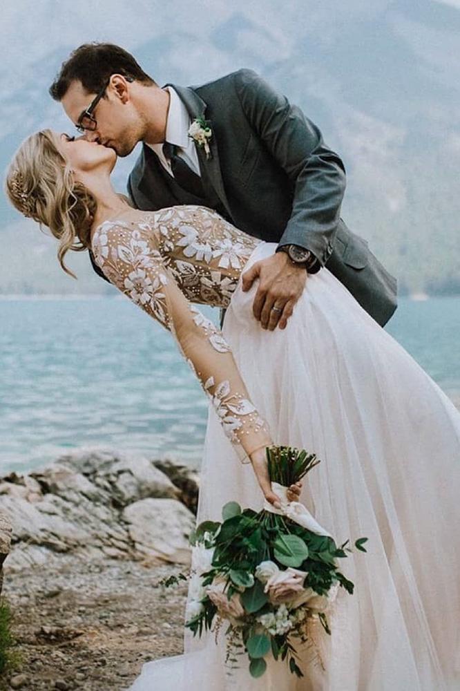wedding photo ideas couple moments must take kiss near lake blush.and.branch