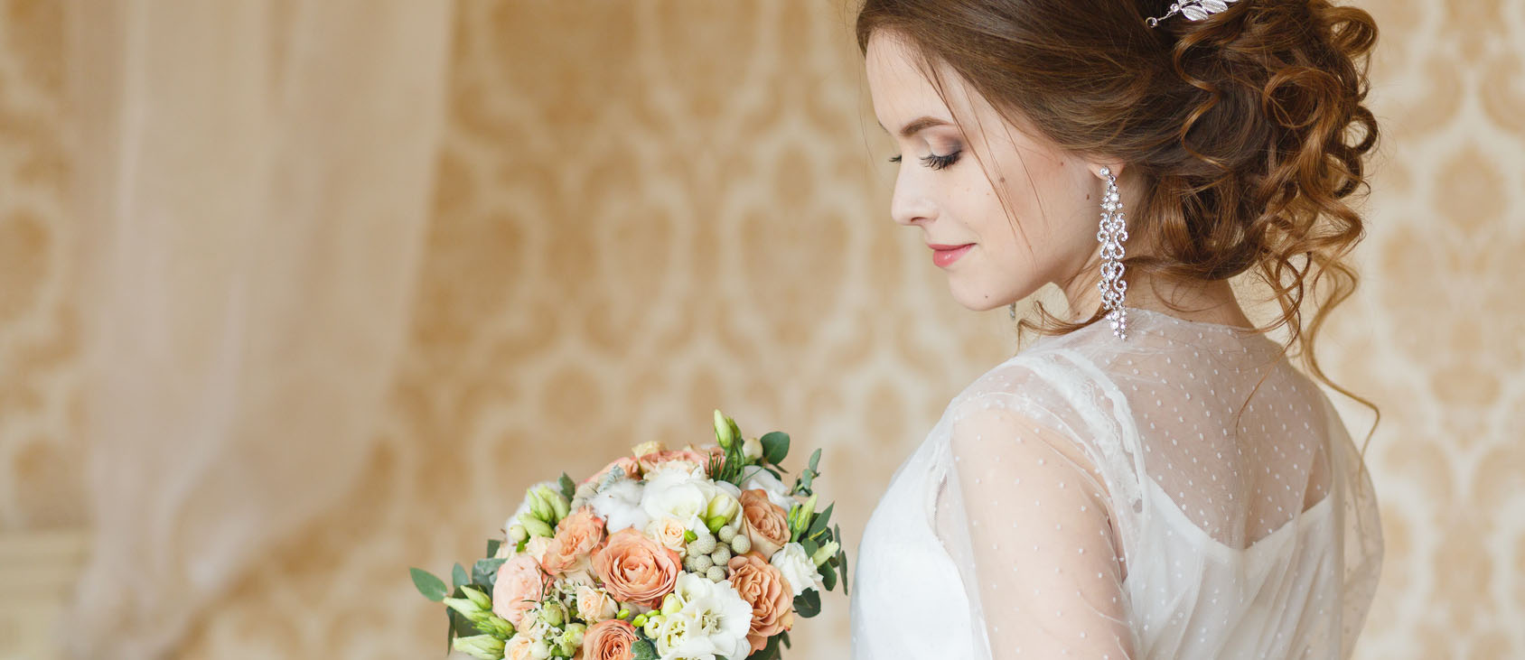 21 Bridal Robes For Your Ideal Wedding Day