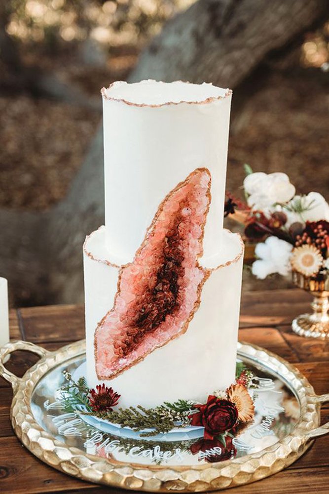 burgundy wedding simple white cake with burgundy geode kyrsten ashlay photography