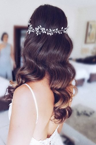 30 Greek Wedding Hairstyles For The Divine Brides