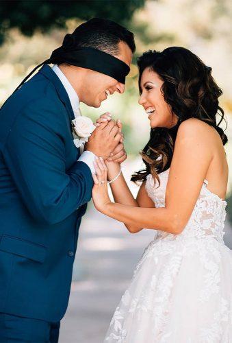 wedding photo checklist close eys first look laemovement