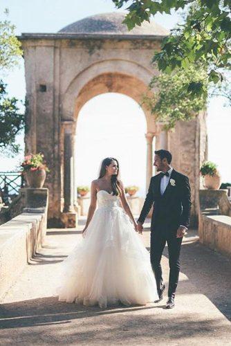 wedding photo checklist couple walk biglovephotography