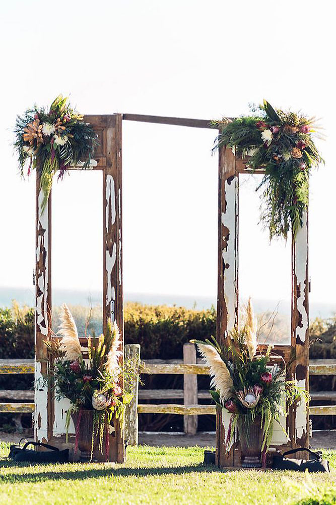 30 Rustic Old Door Wedding Decoration Ideas | Wedding Forward
