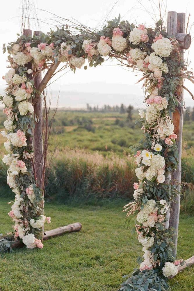 wedding arch decoration with flowers
