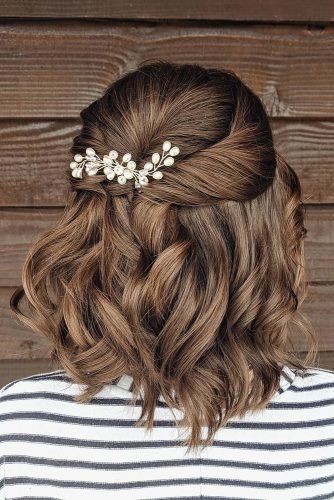 42 Chic And Easy Wedding Guest Hairstyles Wedding Forward