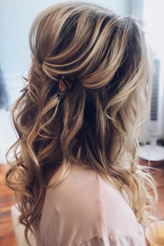 42 Chic And Easy Wedding Guest Hairstyles Wedding Forward