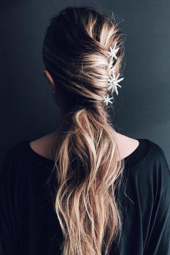 42 Chic And Easy Wedding Guest Hairstyles Wedding Forward