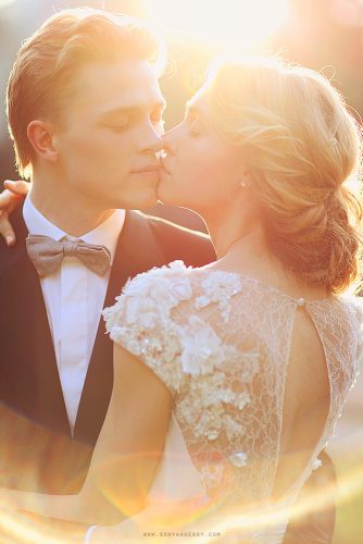 wedding photos bride and groom on sunset sonya photographer