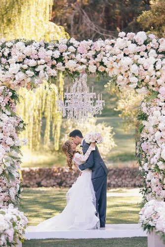wedding photos couple with wedding arch viktor sizemore