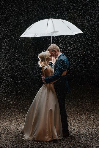 wedding photos lovers ander umbrella nickwphotography