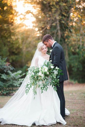 wedding photos sunset photo in wood cottonandcloverphotography