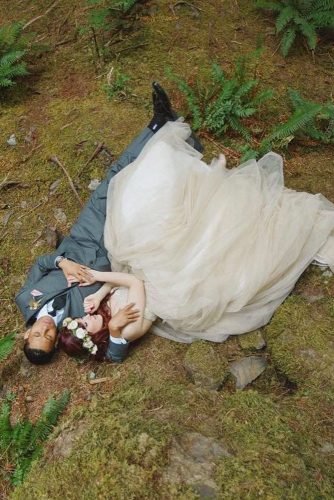 wedding photos unusual photo bride with groom kristenboothphotog