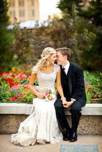 wedding photos wedding walk in garden peppernix