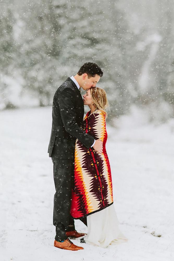 winter wedding photo ideas bride under color plaid benjhaisch