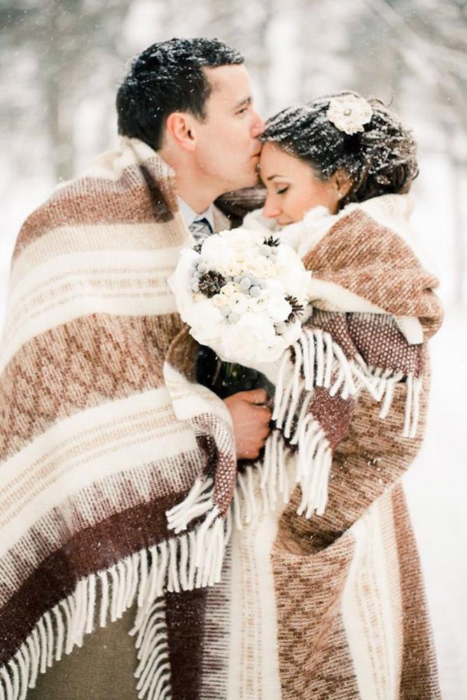 winter wedding photo ideas couple under plaid with bouquet Anastasiya Belik
