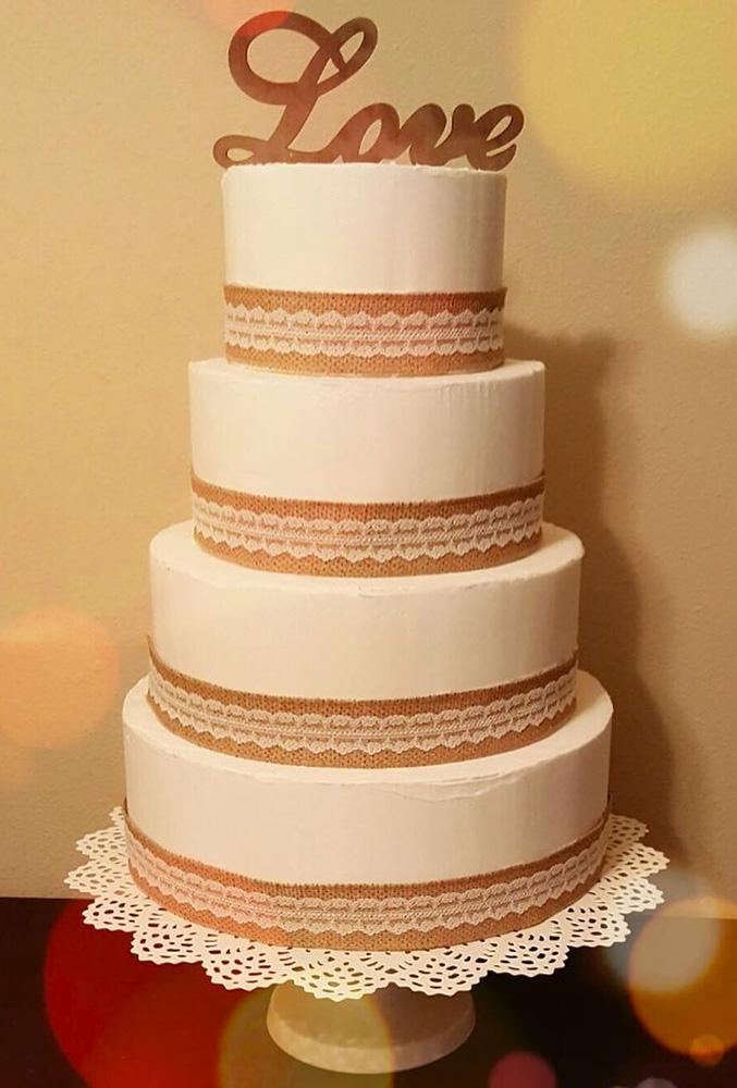 lace-wedding-decor-ideas-burlap-cake-thesweetlifebr