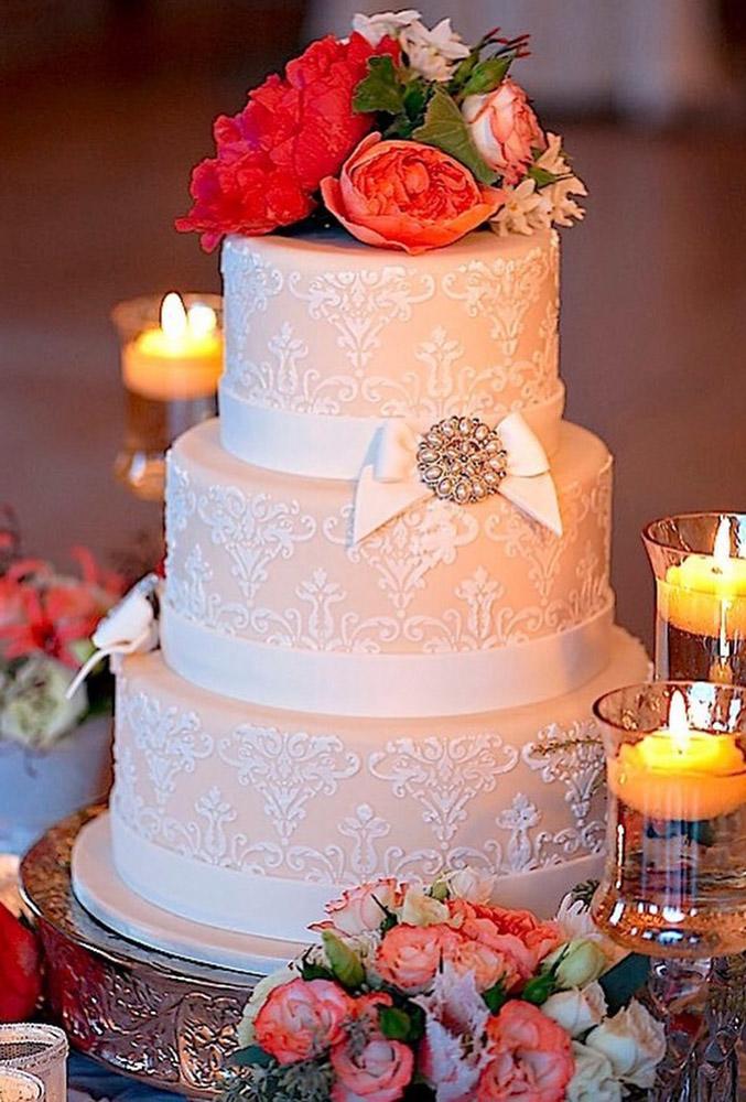 lace-wedding-decor-ideaslace-cake-autumnburke