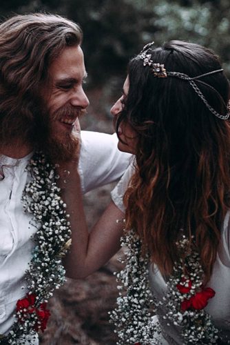 the bride and groom cute look at each other lorena erre photography