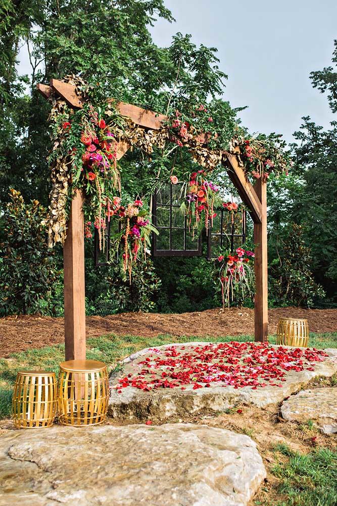 bohemian décor ideas wooden arch decorated with red roses amilia photography