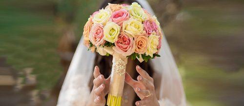 bouquet toss songs bride wedding beautiful featured