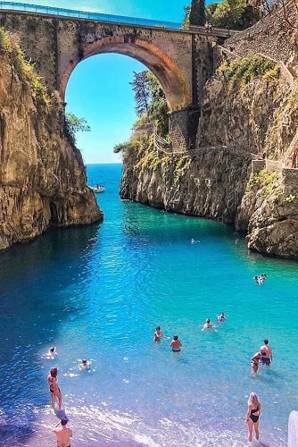 honeymoon in italy positano beach view