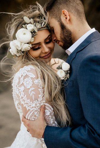 wedding splurges tender embrace wedding couple chrisandruth