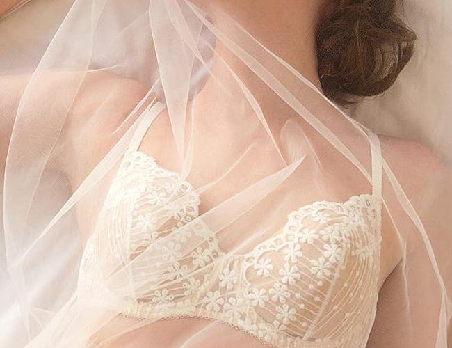 5-top-ideas-what-to-wear-under-wedding-dress-wedding-forward