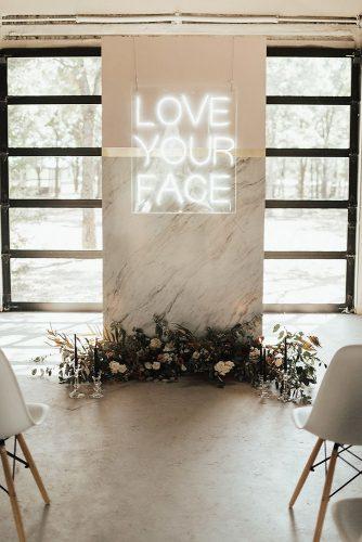 2019 wedding trends wedding altar with neon sign lauren nicole photography