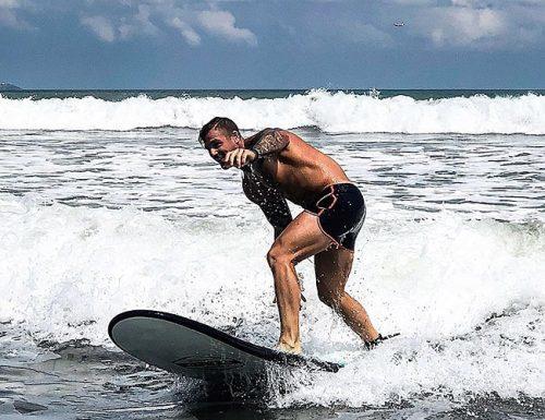 bachelor party ideas surfing man waves