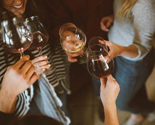 how to plan a bachelorette party friends together