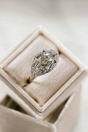 round engagement rings diamond white gold
