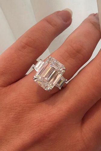 Verlobungsringe im Smaragdschliff drei Steine Diamant Weißgold