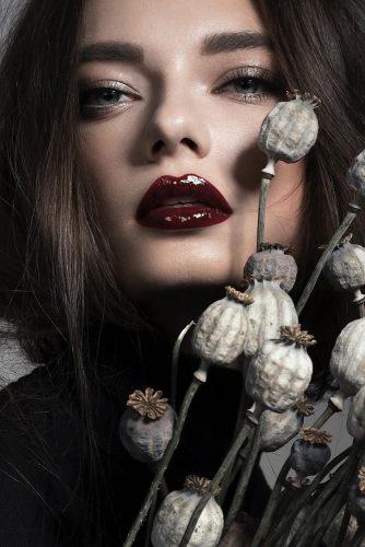 wedding makeup 2019 dark moody makeup with silver eyeshadows and gloss red lips tina_eisen