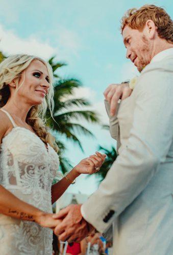 real wedding cortney luis bride and groom on the ceremony Fer Juaristi photography