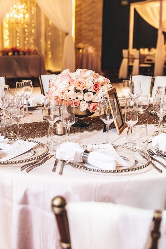 real wedding photography cindy glen table with gold tablerunner anr flower in vase stanlo photography