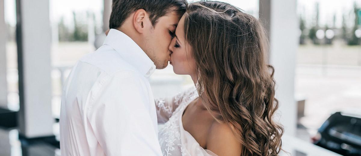 sexy wedding pictures featured image