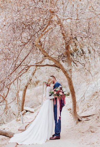 bohemian wedding photos kiss in wood millieolsenphotography