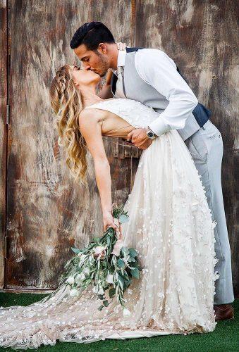 bohemian wedding photos wedding kiss detallesbym