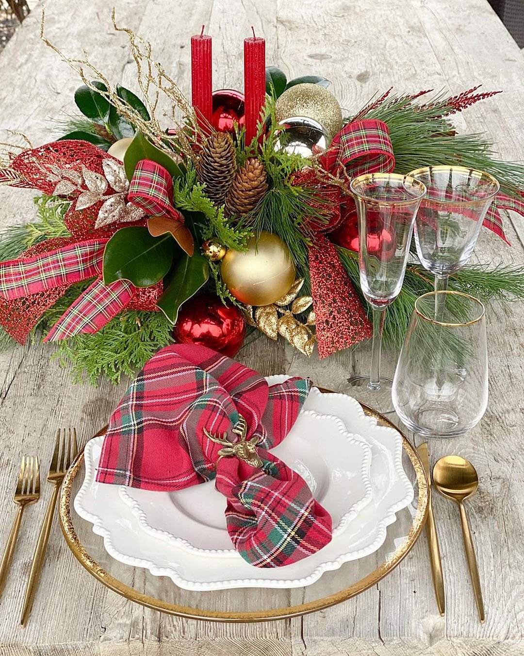 christmas wedding festive accents red green colors