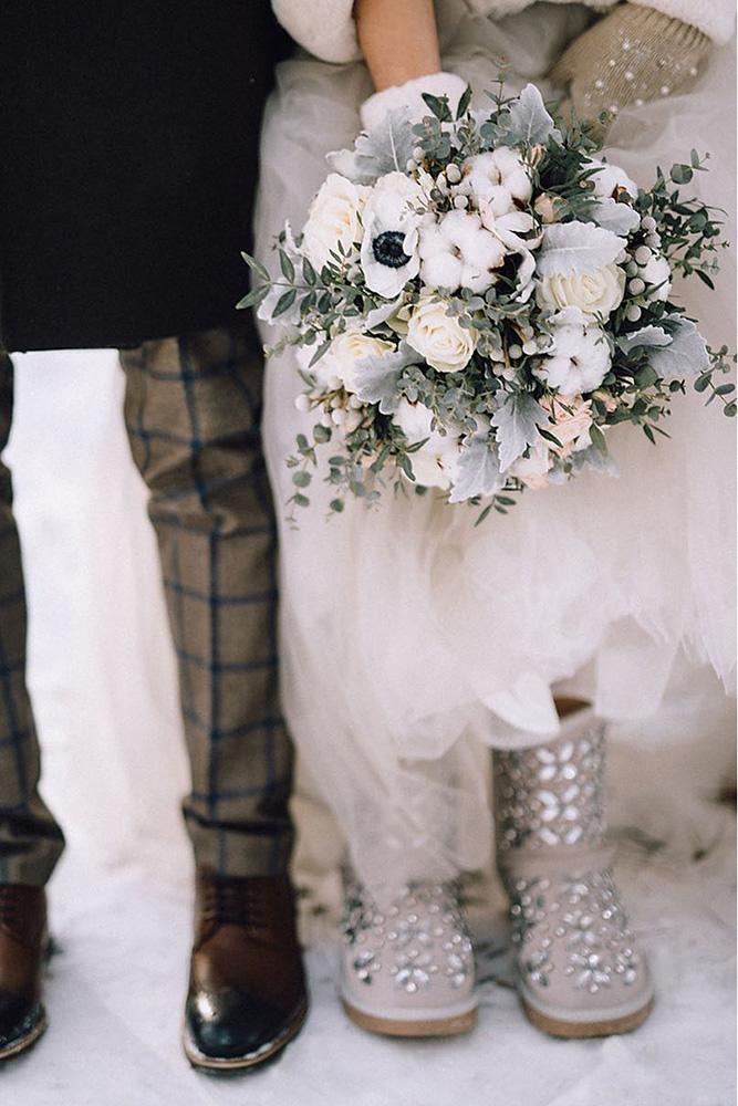 christmas wedding white and grey with roses and cotton flowers ranierjohny